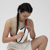 sac banane sacoche éco-responsable végane blanche Astrid par Akkoniq sur meanwhile boutique, marques éco-responsables